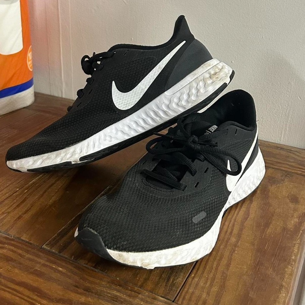 Black Nike roshes
